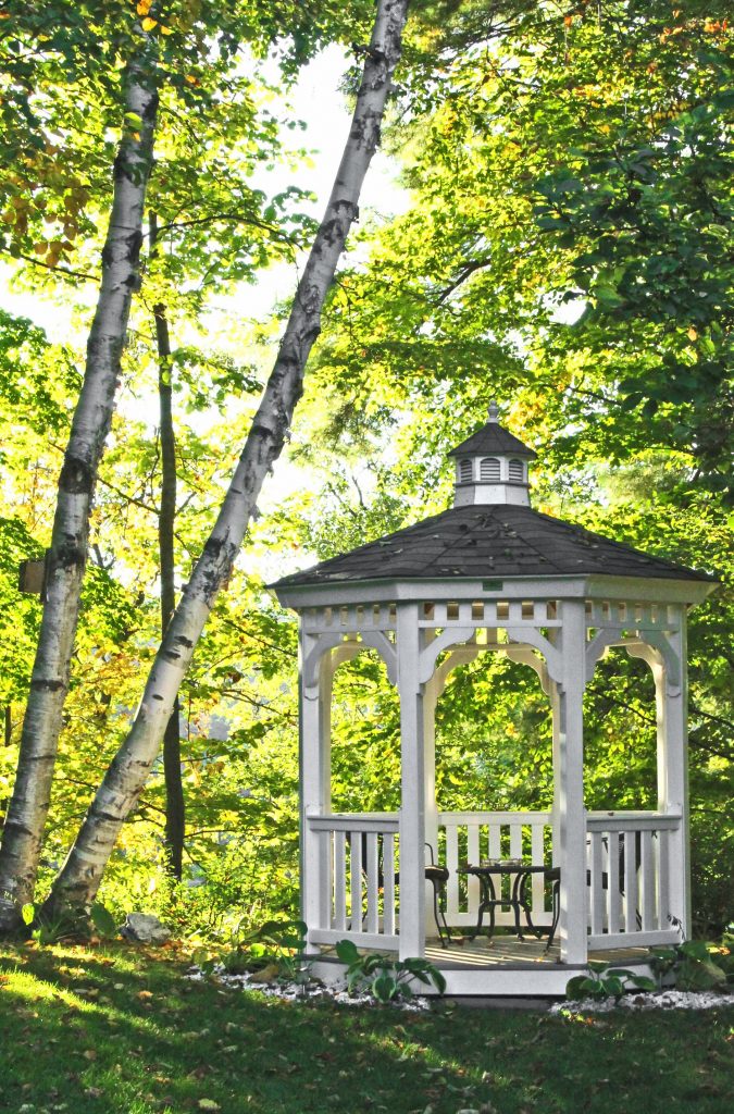 Forty-Putney-Rd-Gazebo-autumn-2-Eaton-2013.09.28-4x6